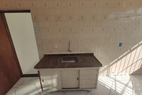 Cozinha de casa para alugar com 2 quartos, 65m² em Vila Santa Edwiges, São Paulo