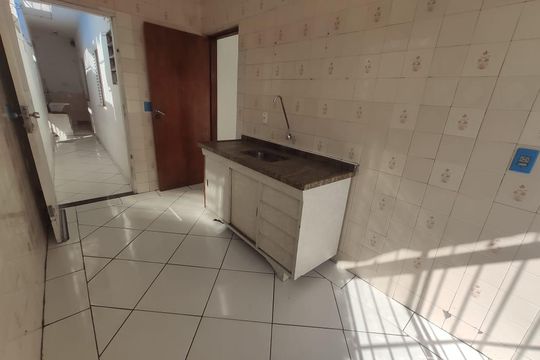 Cozinha de casa para alugar com 2 quartos, 65m² em Vila Santa Edwiges, São Paulo