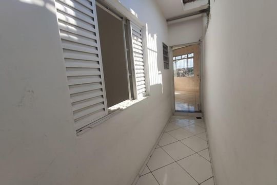 Área externa de casa para alugar com 2 quartos, 65m² em Vila Santa Edwiges, São Paulo