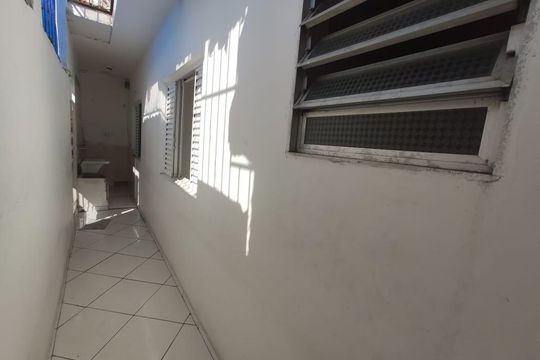 Área externa de casa para alugar com 2 quartos, 65m² em Vila Santa Edwiges, São Paulo