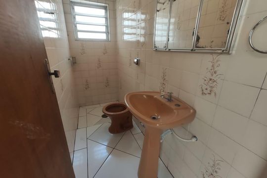 Banheiro de casa para alugar com 2 quartos, 65m² em Vila Santa Edwiges, São Paulo