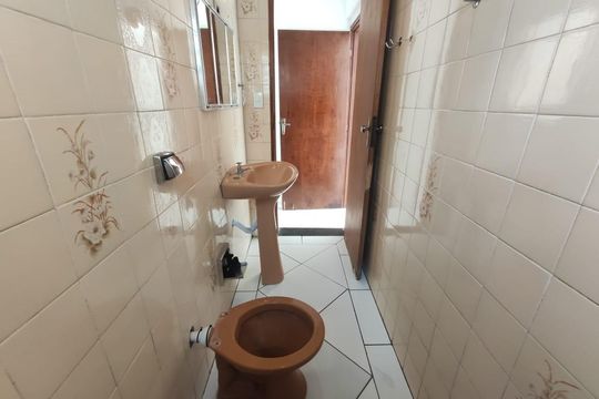 Banheiro de casa para alugar com 2 quartos, 65m² em Vila Santa Edwiges, São Paulo
