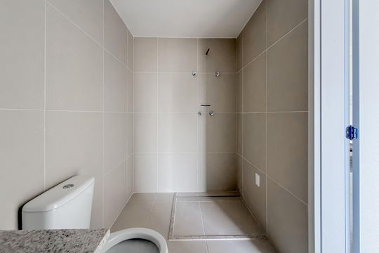 Banheiro de kitnet/studio à venda com 1 quarto, 32m² em Sacoma, São Paulo