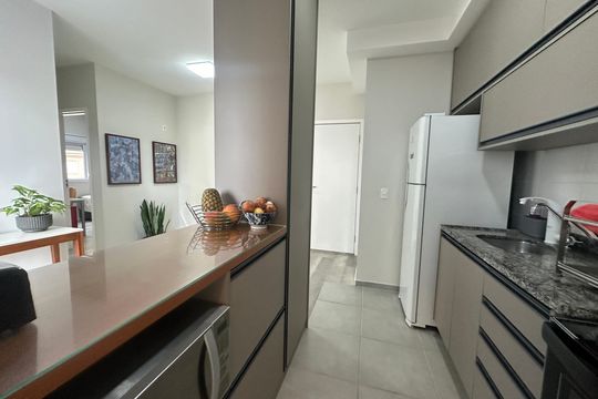Cozinha de apartamento para alugar com 2 quartos, 52m² em Alphaville Empresarial, Barueri