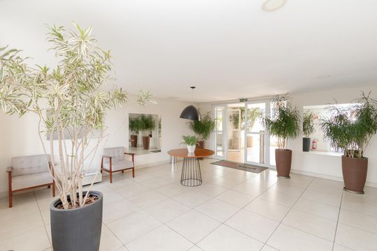 Hall de Entrada de apartamento à venda com 1 quarto, 38m² em Jardim das Acacias, São Paulo