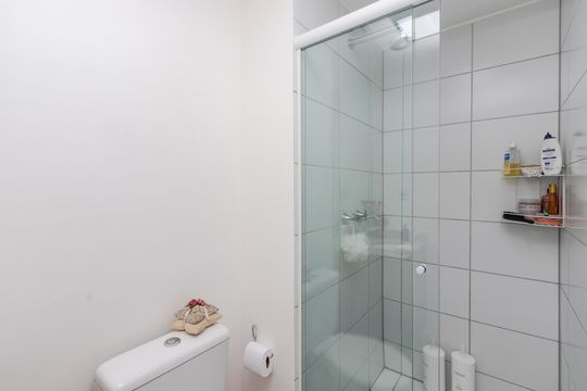 Banheiro de apartamento à venda com 1 quarto, 38m² em Jardim das Acacias, São Paulo