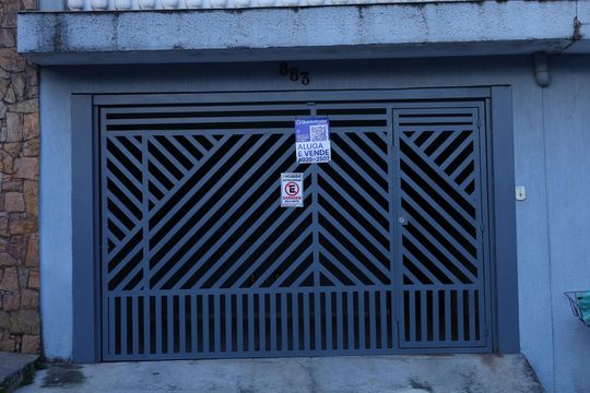 Fachada do imóvel - Placa instalada no portão do imóvel - Código da placa: COXT-123 de casa à venda com 2 quartos, 103m² em Itaquera, São Paulo