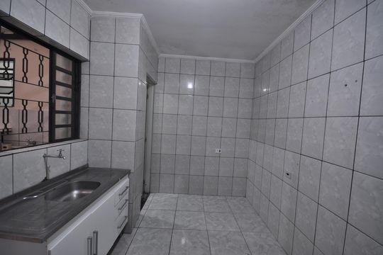 Cozinha de casa para alugar com 1 quarto, 52m² em Parque Vitoria, São Paulo