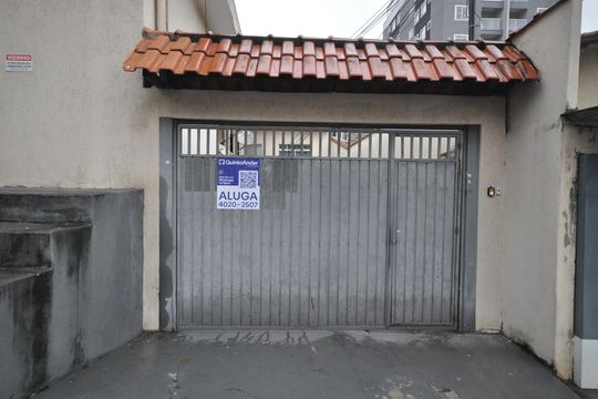 Fachada de casa para alugar com 1 quarto, 52m² em Parque Vitoria, São Paulo