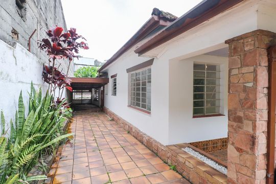 Garagem de casa à venda com 2 quartos, 150m² em Sapoema, Diadema