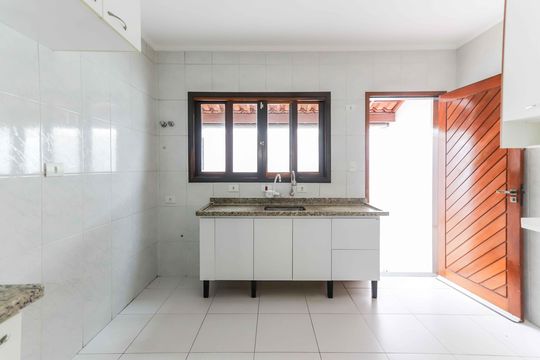 Cozinha de casa de condomínio à venda com 2 quartos, 113m² em Vila Gomes, São Paulo