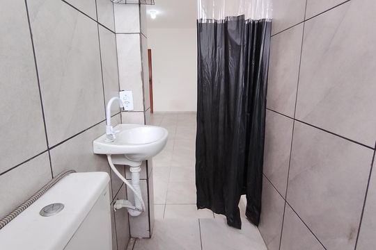 Banheiro de kitnet/studio para alugar com 1 quarto, 30m² em Jardim São José, Suzano