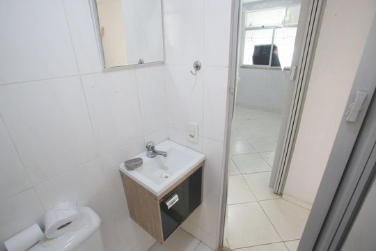 Banheiro de apartamento à venda com 2 quartos, 50m² em Jacarepaguá, Rio de Janeiro