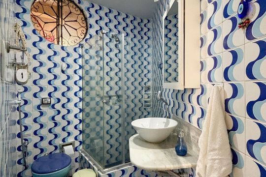 Banheiro social de apartamento à venda com 2 quartos, 70m² em Copacabana, Rio de Janeiro