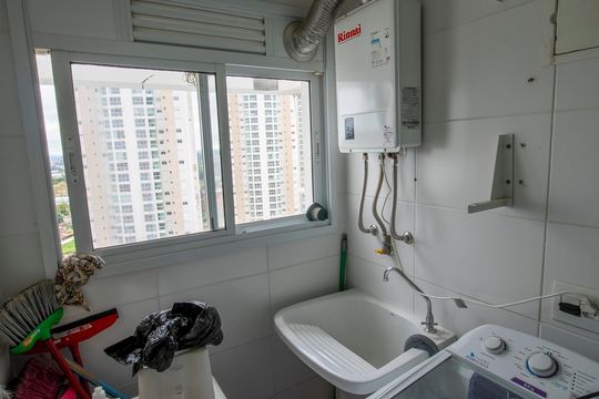 Área de Serviço de apartamento para alugar com 2 quartos, 70m² em Campo Comprido, Curitiba