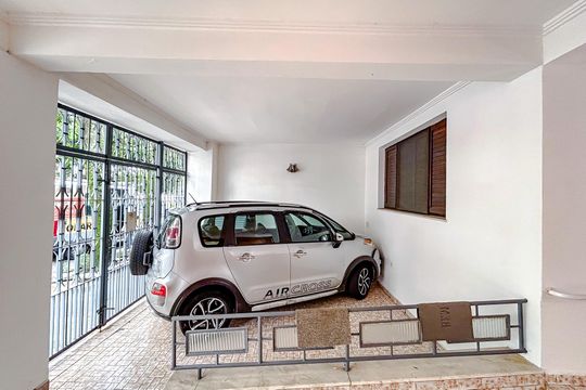 Garagem de casa à venda com 3 quartos, 170m² em Chácara Califórnia, São Paulo