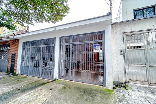 Fachada com Plaquinha de casa à venda com 3 quartos, 170m² em Chácara Califórnia, São Paulo