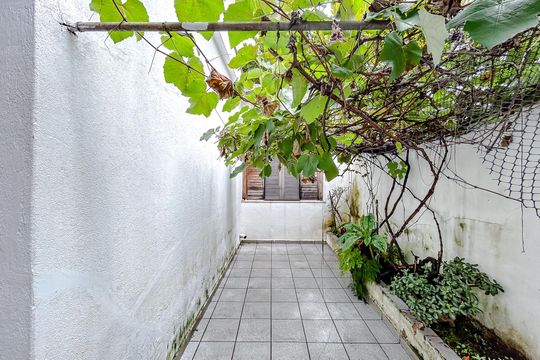 Área externa de casa à venda com 3 quartos, 170m² em Chácara Califórnia, São Paulo