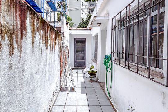 Área externa de casa à venda com 3 quartos, 170m² em Chácara Califórnia, São Paulo