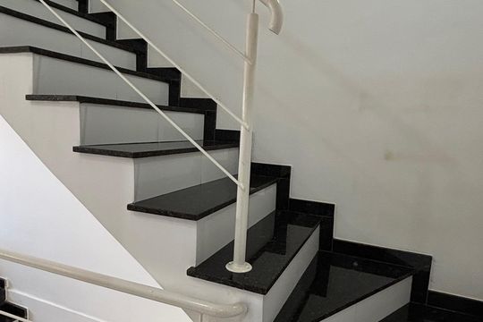 Escada de apartamento à venda com 2 quartos, 81m² em Vila Helena, Santo André