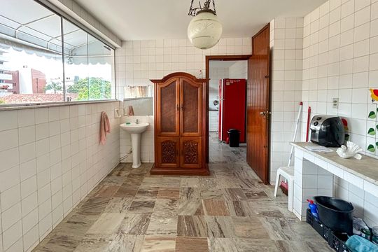 Casa à venda com 6 quartos, 420m² em São José, Belo Horizonte
