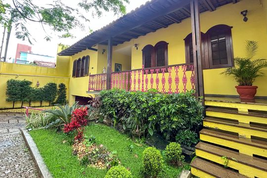 Casa à venda com 6 quartos, 420m² em São José, Belo Horizonte