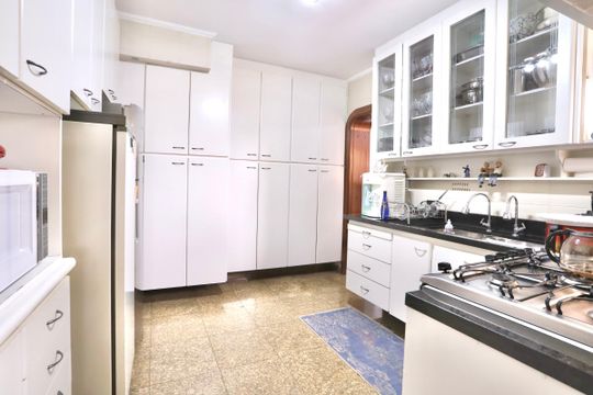 Cozinha de casa de condomínio à venda com 3 quartos, 256m² em Vila Regente Feijó, São Paulo