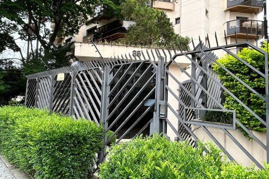 Fachada de casa de condomínio à venda com 3 quartos, 256m² em Vila Regente Feijó, São Paulo