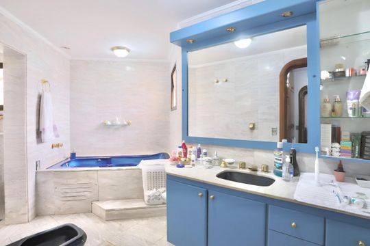 Banheiro do Quarto 1 de casa de condomínio à venda com 3 quartos, 256m² em Vila Regente Feijó, São Paulo