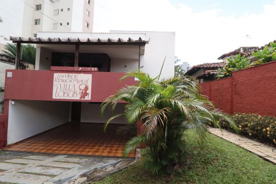 Garagem de casa para alugar com 9 quartos, 487m² em Tabajaras, Uberlândia