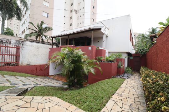 Garagem de casa para alugar com 9 quartos, 487m² em Tabajaras, Uberlândia