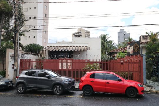 Fachada de casa para alugar com 9 quartos, 487m² em Tabajaras, Uberlândia
