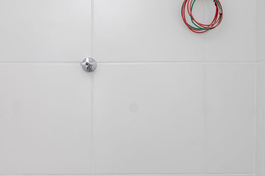 Banheiro de kitnet/studio para alugar com 1 quarto, 17m² em Vila Nilo, São Paulo