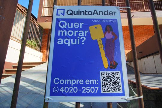 Placa na Fachada de casa à venda com 3 quartos, 450m² em Passo D’areia, Porto Alegre
