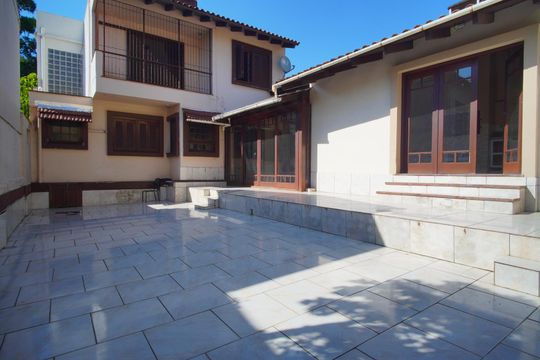 Quintal de casa à venda com 3 quartos, 450m² em Passo D’areia, Porto Alegre