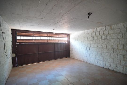 Garagem de casa à venda com 3 quartos, 450m² em Passo D’areia, Porto Alegre