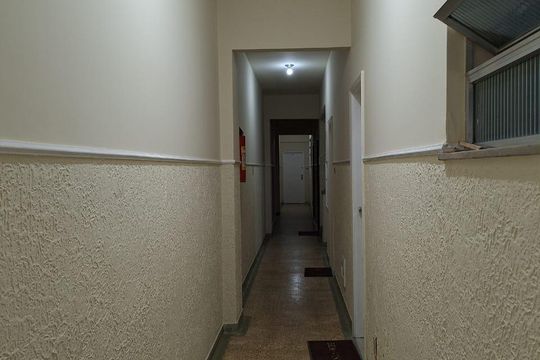 Corredor de apartamento à venda com 3 quartos, 80m² em Sampaio, Rio de Janeiro