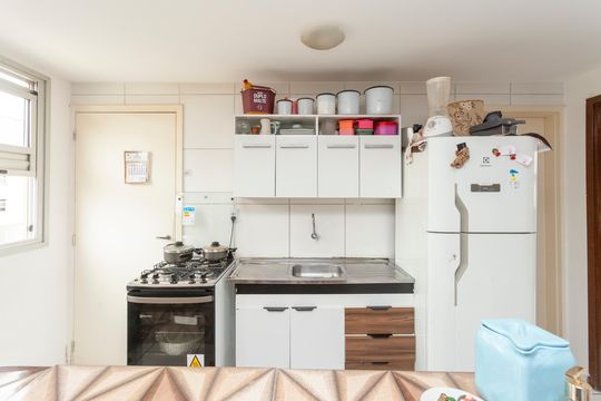 Cozinha de apartamento para alugar com 2 quartos, 46m² em Vila Natal, São Paulo