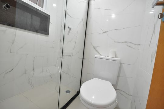 Banheiro de apartamento para alugar com 1 quarto, 33m² em Vila Mazzei, São Paulo