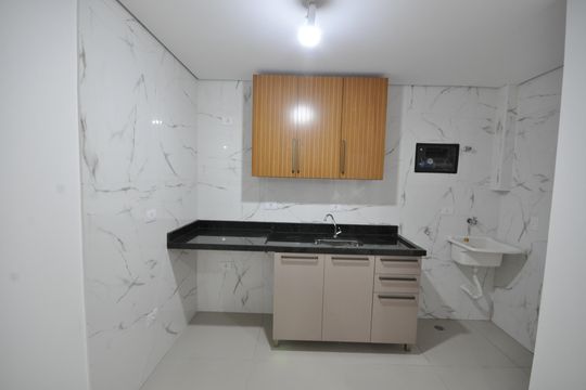 Cozinha de apartamento para alugar com 1 quarto, 33m² em Vila Mazzei, São Paulo