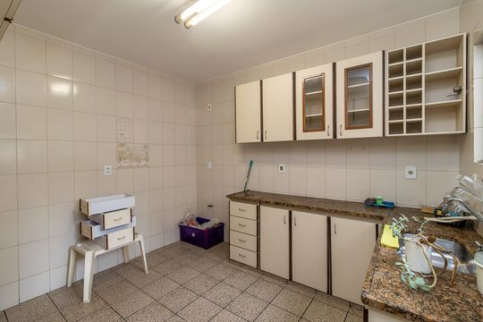 Cozinha de casa à venda com 3 quartos, 210m² em São João Batista, Belo Horizonte