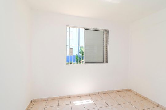 Quarto 2 de apartamento para alugar com 2 quartos, 50m² em Jardim Marilu, São Paulo