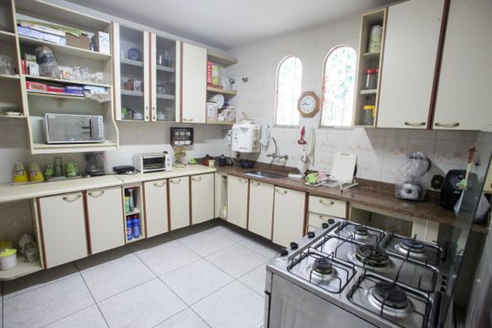 Cozinha de casa à venda com 7 quartos, 641m² em Jacarepaguá, Rio de Janeiro