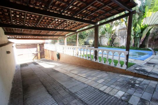 Garagem de casa à venda com 7 quartos, 641m² em Jacarepaguá, Rio de Janeiro
