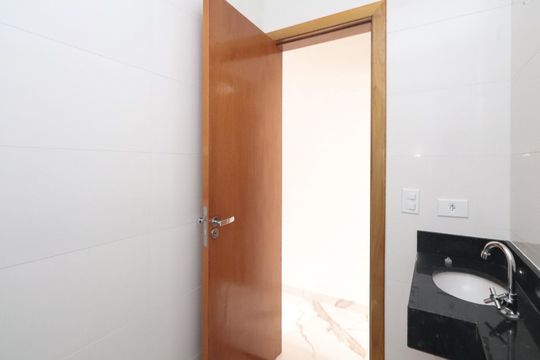 Banheiro 2 de casa à venda com 3 quartos, 110m² em Vila Ede, São Paulo