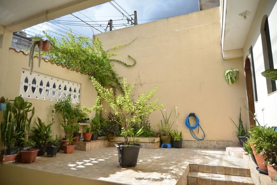 Quintal de casa à venda com 3 quartos, 133m² em Jardim Santo André, Santo André