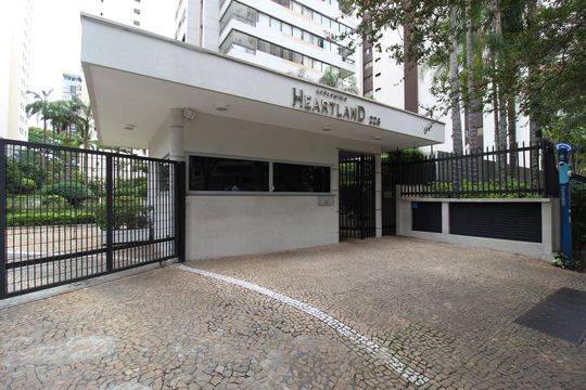Fachada e Portaria de apartamento à venda com 3 quartos, 162m² em Indianópolis, São Paulo