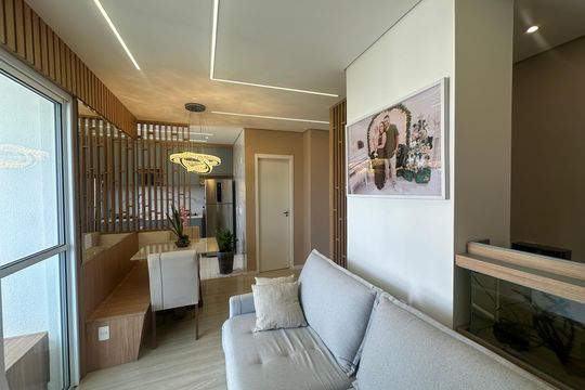 Sala de apartamento à venda com 2 quartos, 68m² em Jardim Tupanci, Barueri