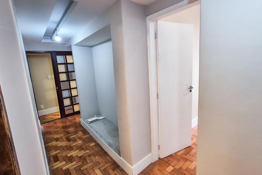 Corredor de acesso aso quartos e Banheiros de apartamento à venda com 3 quartos, 130m² em Bonsucesso, Rio de Janeiro