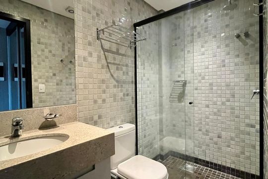 Banheiro da Suíte de apartamento para alugar com 1 quarto, 38m² em Cambuí, Campinas
